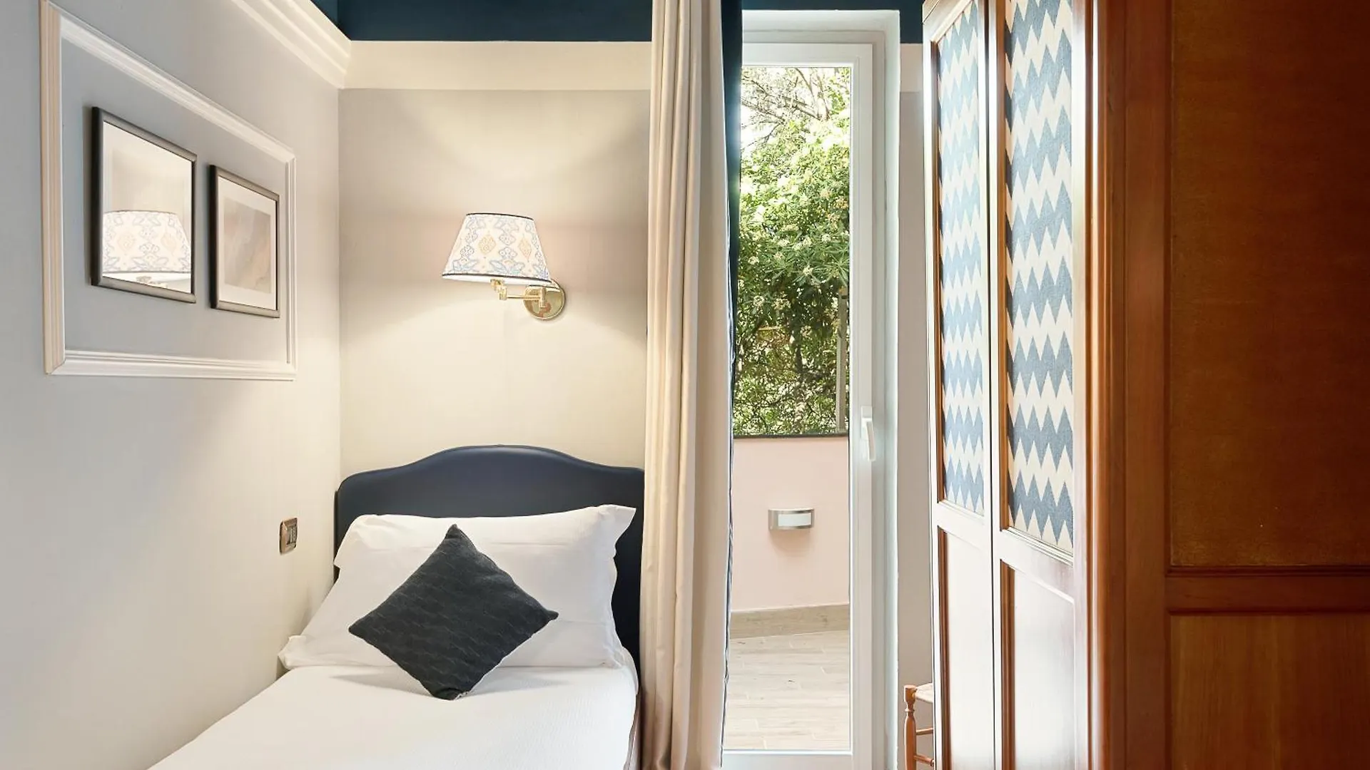 Hotel Vis A Vis Sestri Levante 4*,