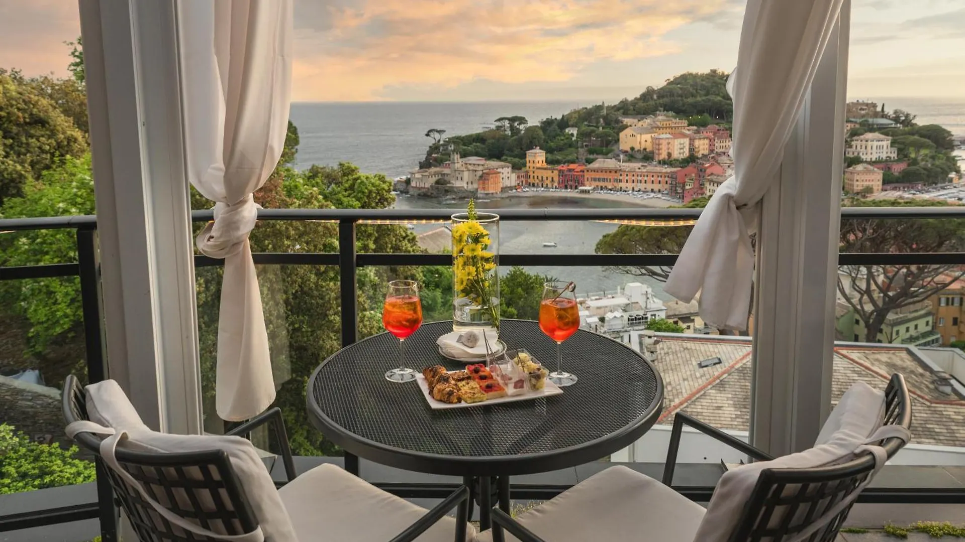 Hotel Vis à Vis Sestri Levante 4*,