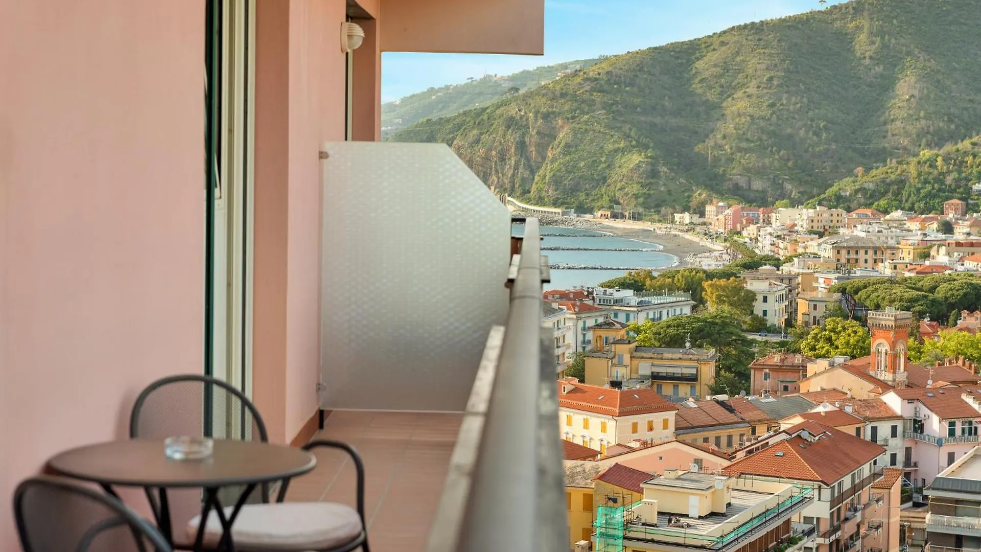 Hotel Vis A Vis Sestri Levante 4*,
